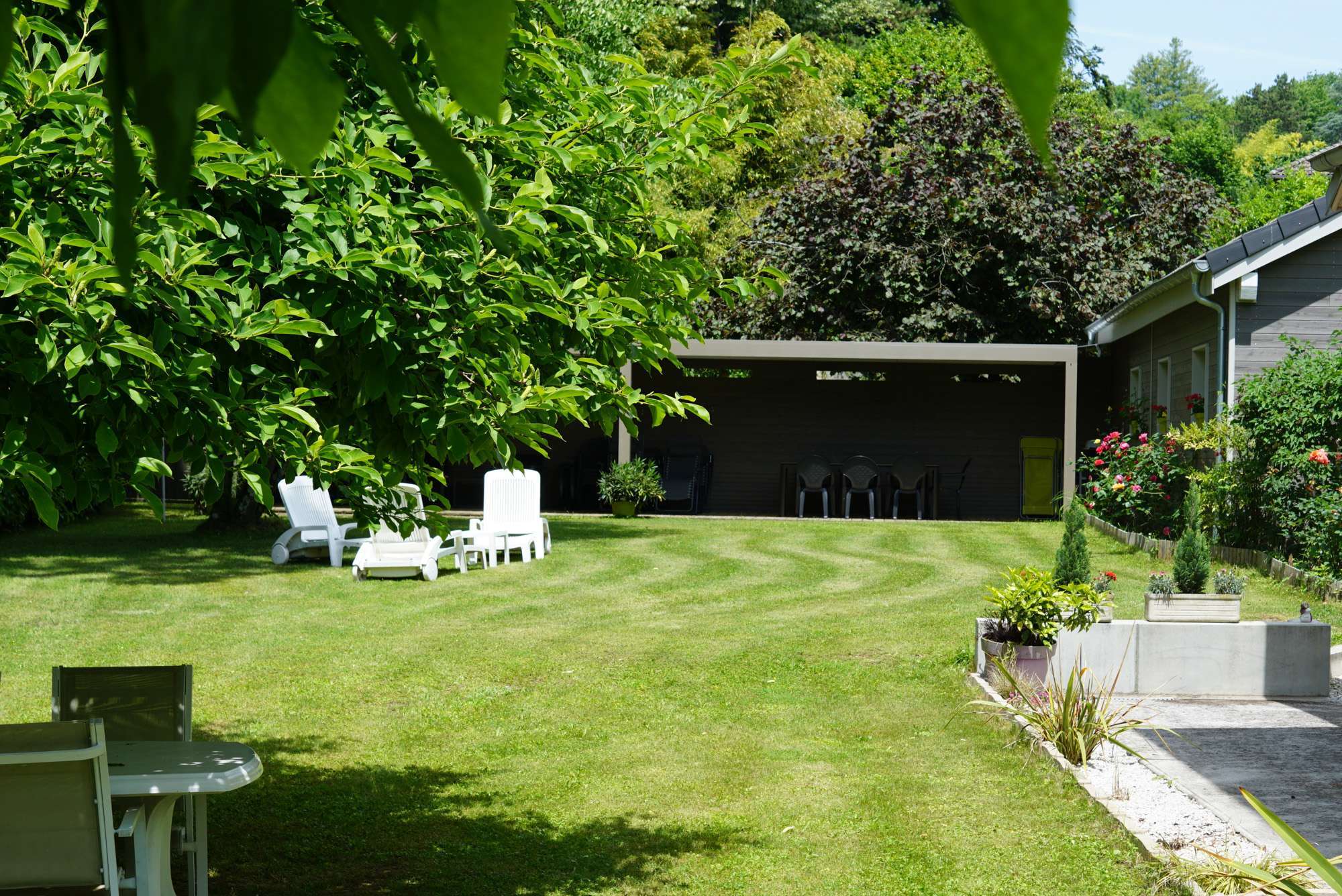 Jardin ombragé au calme pour curistes