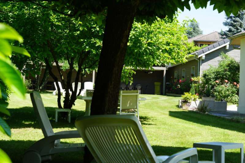 location-aix-les-bains-jardin-proche-thermes-8